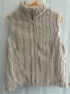 Robert Kitchen Faux Fur Full Zip Vest Jacket light beige